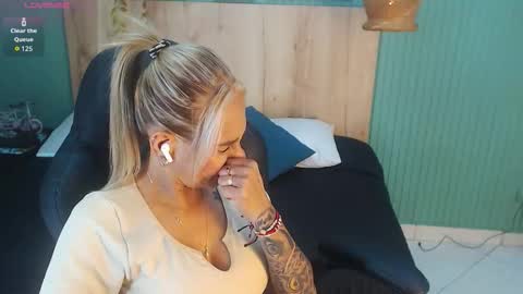 Snapshot of yessika_parker chatting on 09/24/25, 02:04 yessika_parker online show from 09/24/25, 02:04
