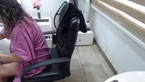 Snapshot of yessilatin chatting on 11/06/25, 06:53 jessy online show from 11/06/25, 06:53