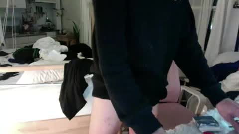 yesyes33369 online show from 04/01/26, 11:22