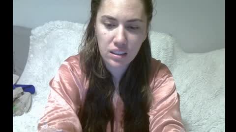 Snapshot of yesyoucanjustdoit chatting on 02/05/26, 04:44 Kira online show from 02/05/26, 04:44