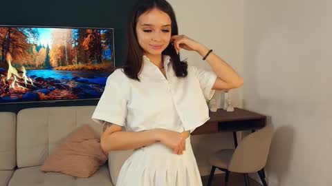 Snapshot of yet_wet chatting on 10/22/25, 07:52 Polly online show from 10/22/25, 07:52