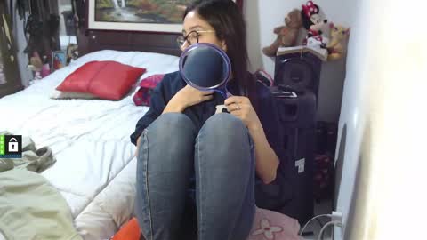 Snapshot of yeyefashon210 chatting on 04/15/26, 11:27 Andrea online show from 04/15/26, 11:27