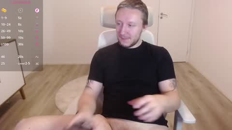 Snapshot of yhdxhy chatting on 12/14/24, 11:45 James online show from 12/14/24, 11:45