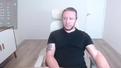 Snapshot of yhdxhy chatting on 02/22/25, 12:40 James online show from 02/22/25, 12:40