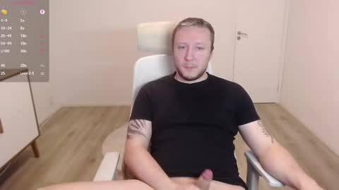 Snapshot of yhdxhy chatting on 03/01/25, 10:42 James online show from 03/01/25, 10:42