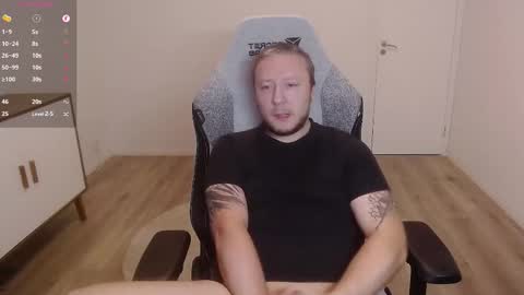 Snapshot of yhdxhy chatting on 10/12/25, 04:28 James online show from 10/12/25, 04:28