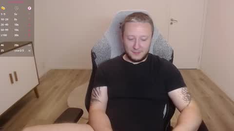 Snapshot of yhdxhy chatting on 10/15/25, 10:21 James online show from 10/15/25, 10:21