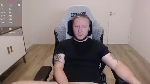 Snapshot of yhdxhy chatting on 10/18/25, 08:31 James online show from 10/18/25, 08:31