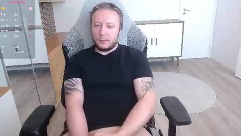 Snapshot of yhdxhy chatting on 06/24/26, 10:14 James online show from 06/24/26, 10:14