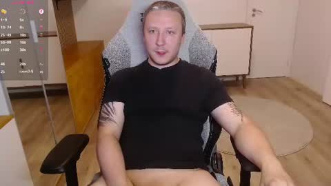 Snapshot of yhdxhy chatting on 07/17/26, 11:09 James online show from 07/17/26, 11:09