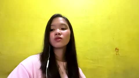 Snapshot of yibassette chatting on 06/16/26, 12:19 Isabella online show from 06/16/26, 12:19