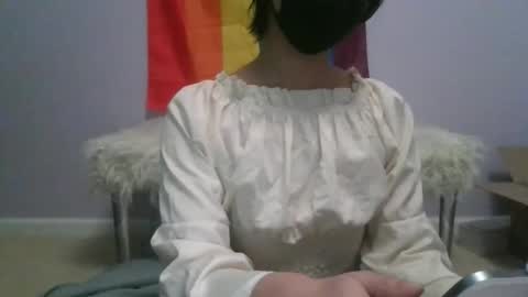 yin476 online show from 10/29/25, 07:48