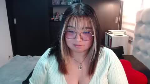 Snapshot of yini_angel07 chatting on 06/14/26, 10:45 hii i am yini online show from 06/14/26, 10:45