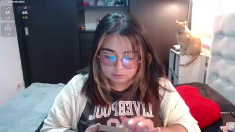 Snapshot of yini_angel07 chatting on 06/18/26, 11:09 hii i am yini online show from 06/18/26, 11:09