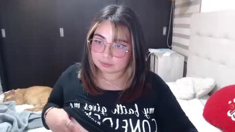Snapshot of yini_angel07 chatting on 06/22/26, 04:20 hii i am yini online show from 06/22/26, 04:20