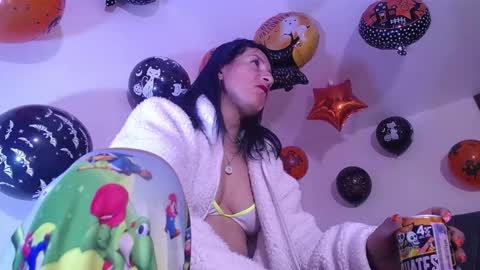 Yiny online show from 10/13/25, 07:41