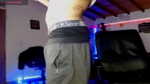 Snapshot of yio__cohen chatting on 12/18/24, 05:26 yio cohen  online show from 12/18/24, 05:26