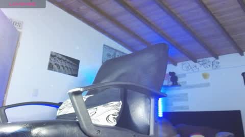 Snapshot of yio__cohen chatting on 01/11/25, 06:35 yio cohen  online show from 01/11/25, 06:35