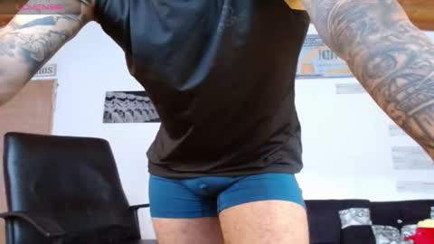 Snapshot of yio__cohen chatting on 01/23/25, 07:07 yio cohen  online show from 01/23/25, 07:07