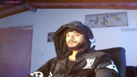 Snapshot of yio__cohen chatting on 02/08/25, 04:03 yio cohen  online show from 02/08/25, 04:03