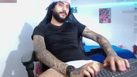 Snapshot of yio__cohen chatting on 10/13/25, 10:32 yio cohen  online show from 10/13/25, 10:32