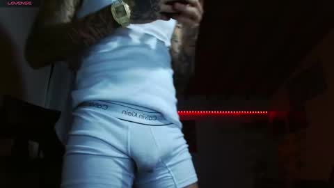 Snapshot of yio__cohen chatting on 10/22/25, 04:46 yio cohen  online show from 10/22/25, 04:46