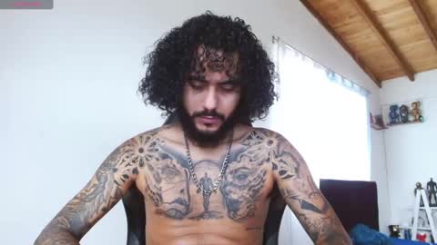 Snapshot of yio__cohen chatting on 10/25/25, 12:02 yio cohen  online show from 10/25/25, 12:02