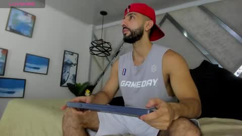 Snapshot of yiyo10_ chatting on 12/29/24, 10:36 Yiyo online show from 12/29/24, 10:36