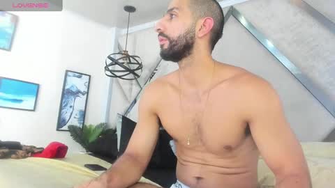 Snapshot of yiyo10_ chatting on 01/01/25, 09:20 Yiyo online show from 01/01/25, 09:20