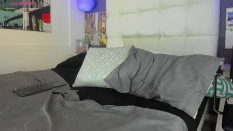 Snapshot of yiyo10_ chatting on 01/05/25, 02:19 Yiyo online show from 01/05/25, 02:19