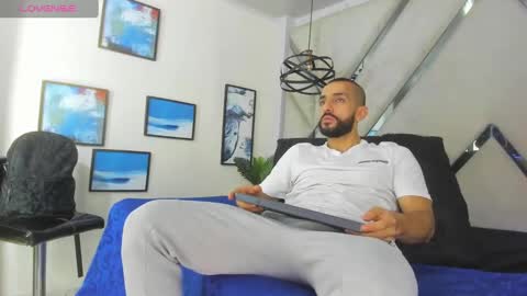 Snapshot of yiyo10_ chatting on 01/08/25, 04:02 Yiyo online show from 01/08/25, 04:02