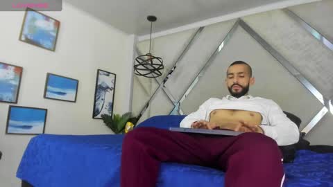 Snapshot of yiyo10_ chatting on 01/10/25, 04:33 Yiyo online show from 01/10/25, 04:33