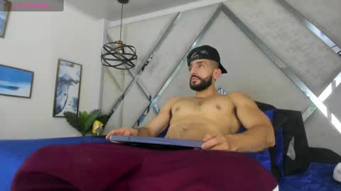 Snapshot of yiyo10_ chatting on 01/10/25, 07:46 Yiyo online show from 01/10/25, 07:46