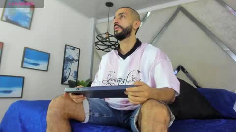 Snapshot of yiyo10_ chatting on 01/15/25, 04:15 Yiyo online show from 01/15/25, 04:15