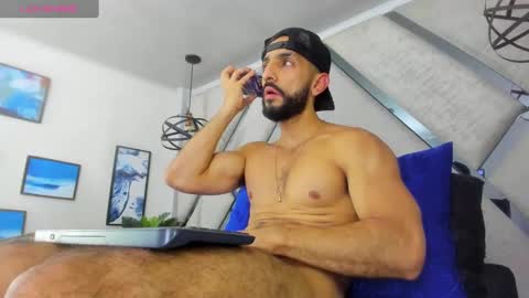 Snapshot of yiyo10_ chatting on 01/17/25, 11:06 Yiyo online show from 01/17/25, 11:06