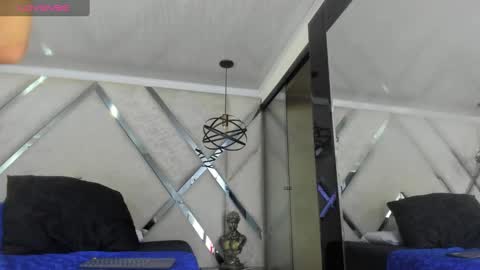 Snapshot of yiyo10_ chatting on 01/19/25, 10:28 Yiyo online show from 01/19/25, 10:28