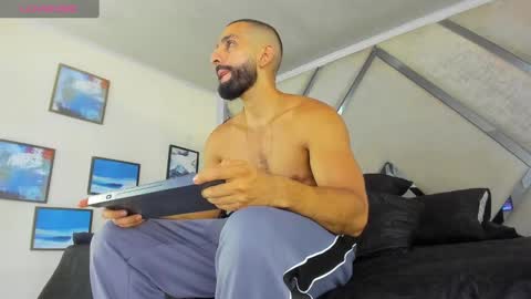 Snapshot of yiyo10_ chatting on 01/31/25, 02:28 Yiyo online show from 01/31/25, 02:28