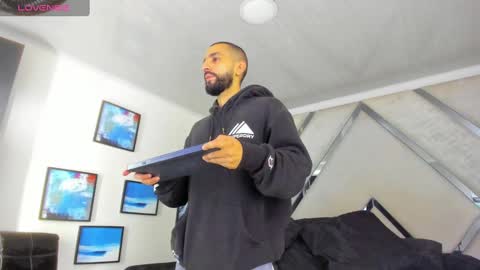 Snapshot of yiyo10_ chatting on 02/05/25, 04:06 Yiyo online show from 02/05/25, 04:06