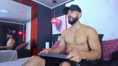 Snapshot of yiyo10_ chatting on 02/11/25, 04:55 Yiyo online show from 02/11/25, 04:55