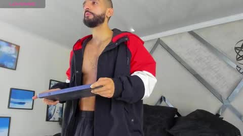 Snapshot of yiyo10_ chatting on 02/12/25, 04:23 Yiyo online show from 02/12/25, 04:23