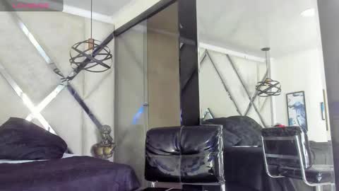 Snapshot of yiyo10_ chatting on 02/12/25, 07:23 Yiyo online show from 02/12/25, 07:23