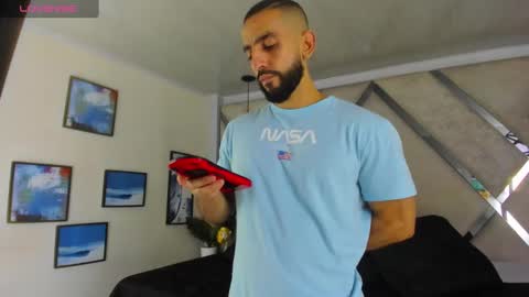 Snapshot of yiyo10_ chatting on 02/13/25, 04:43 Yiyo online show from 02/13/25, 04:43