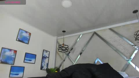 Snapshot of yiyo10_ chatting on 02/14/25, 04:26 Yiyo online show from 02/14/25, 04:26