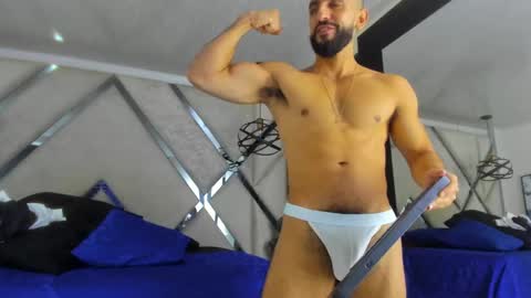 Snapshot of yiyo10_ chatting on 02/15/25, 04:36 Yiyo online show from 02/15/25, 04:36