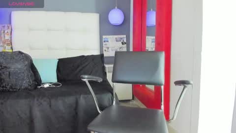 Snapshot of yiyo10_ chatting on 02/24/25, 06:49 Yiyo online show from 02/24/25, 06:49