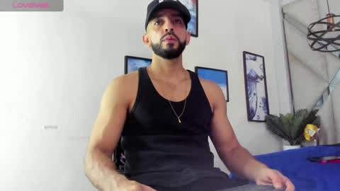 Snapshot of yiyo10_ chatting on 02/28/25, 04:21 Yiyo online show from 02/28/25, 04:21