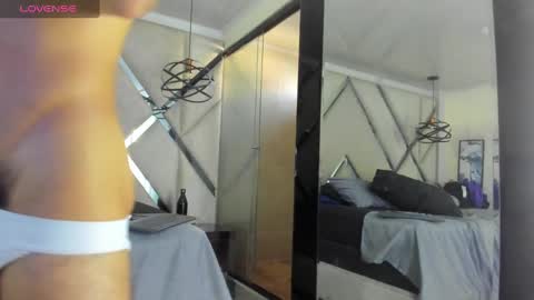 Snapshot of yiyo10_ chatting on 03/06/25, 12:41 Yiyo online show from 03/06/25, 12:41