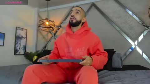 Snapshot of yiyo10_ chatting on 03/07/25, 04:35 Yiyo online show from 03/07/25, 04:35