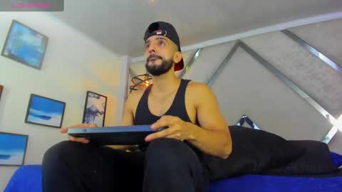 Snapshot of yiyo10_ chatting on 03/11/25, 04:10 Yiyo online show from 03/11/25, 04:10