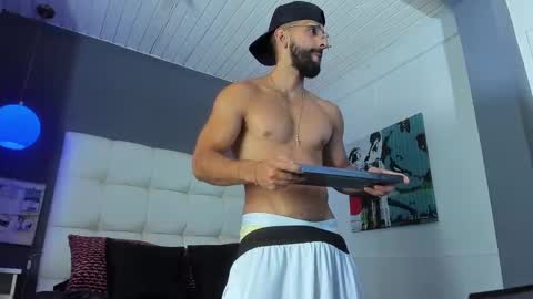 Snapshot of yiyo10_ chatting on 10/02/25, 09:33 Yiyo online show from 10/02/25, 09:33